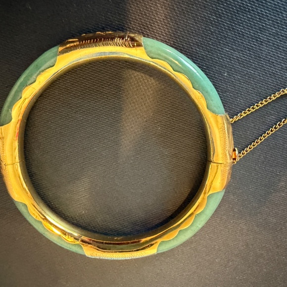 1980s Chinese gold and jade bangle (never worn) - Picture 3 of 10